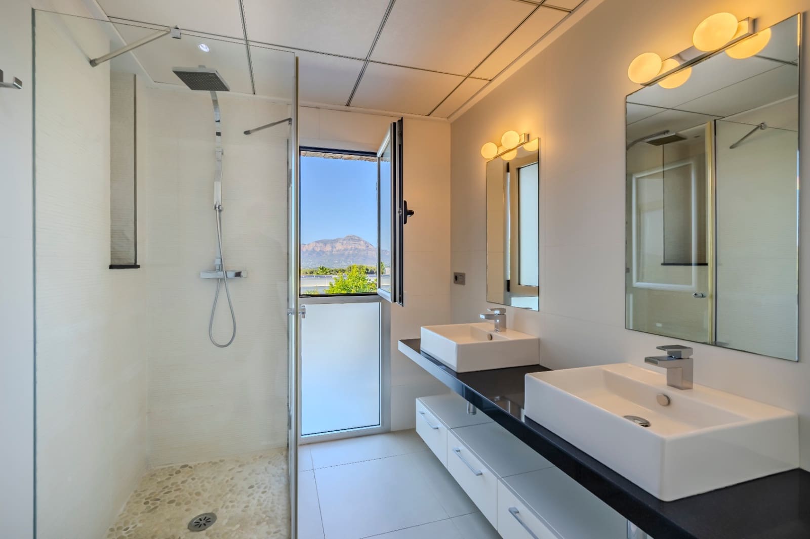 5 slaapkamer Villa te koop in Javea / Xabia met garage - € 1.695.000 (Ref: 9484254)