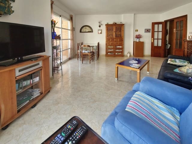 4 bedroom Apartment for sale in Dénia with garage - € 311,000 (Ref: 9484261)