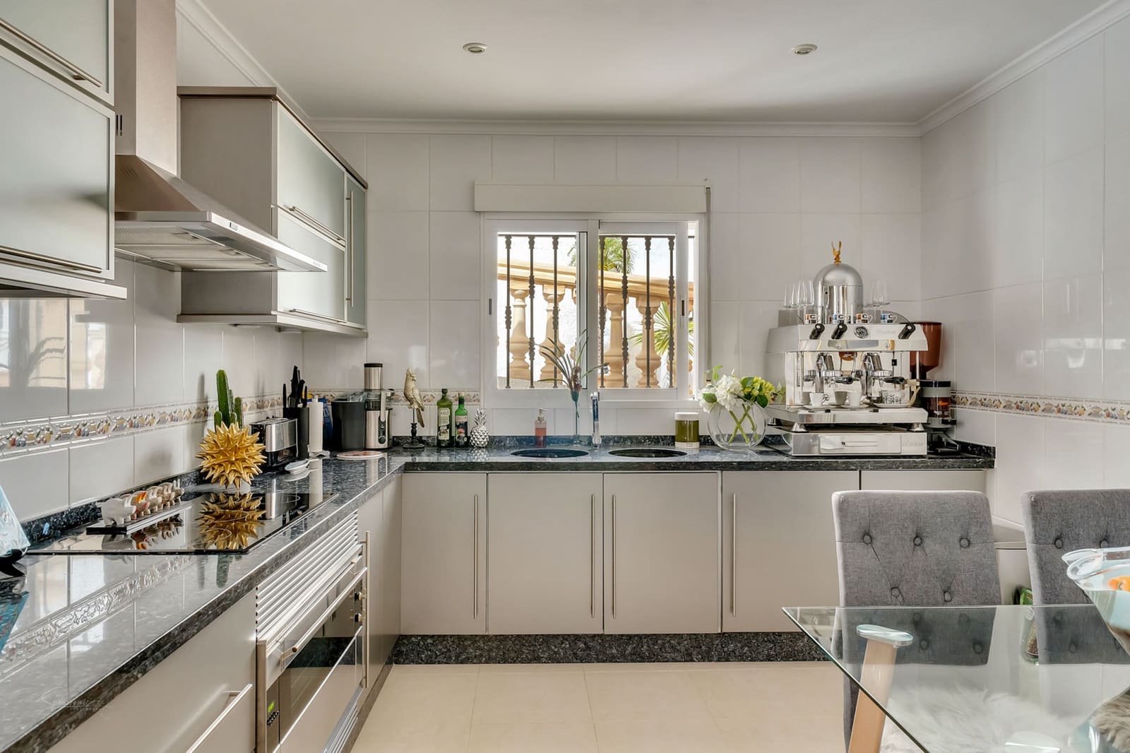 5 bedroom Villa for sale in Pego with garage - € 725,000 (Ref: 9484292)