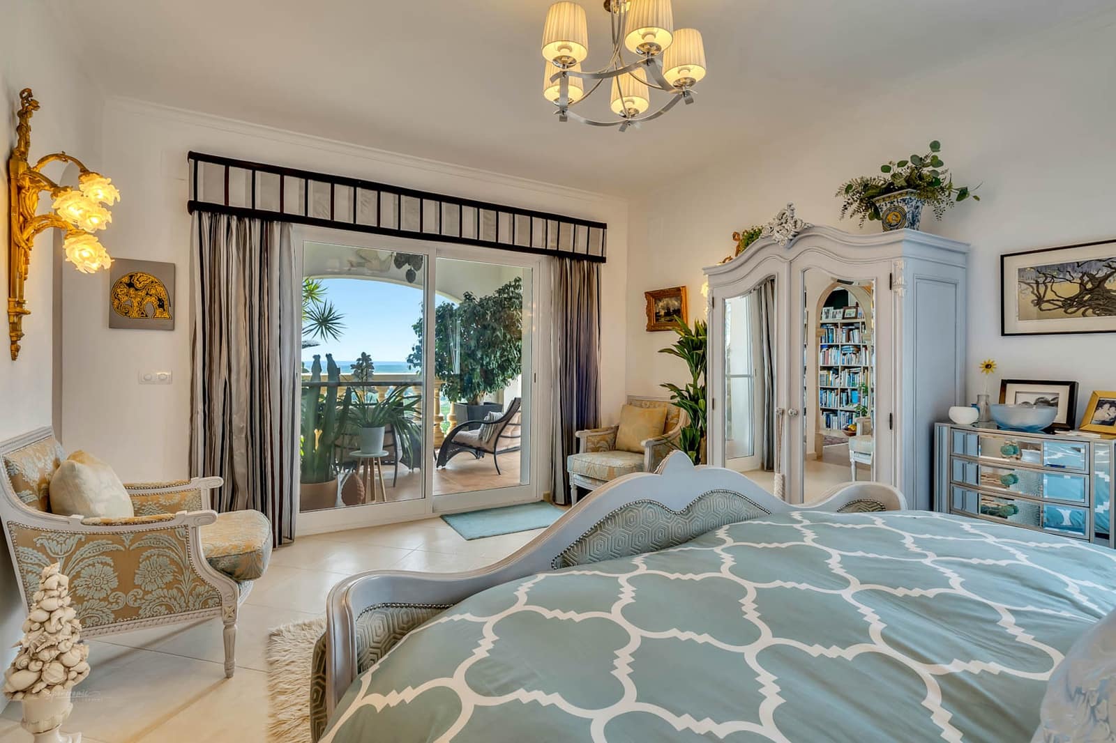 5 bedroom Villa for sale in Pego with garage - € 725,000 (Ref: 9484292)