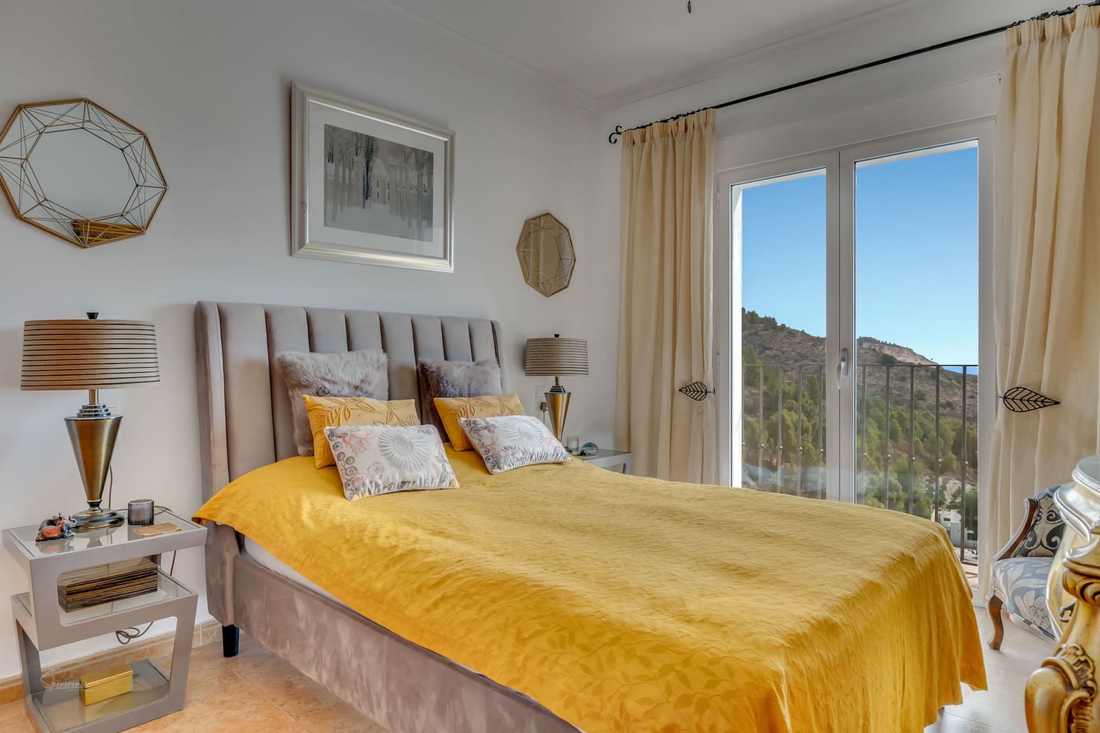 5 bedroom Villa for sale in Pego with garage - € 725,000 (Ref: 9484292)