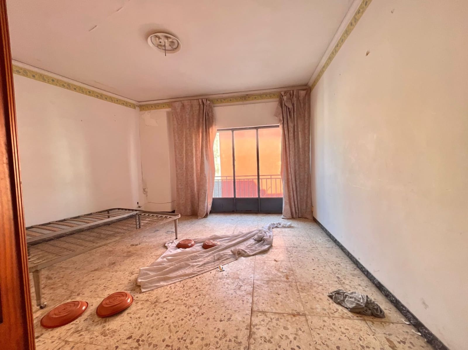 10 bedroom Commercial for sale in Pedreguer - € 300,000 (Ref: 9484335)