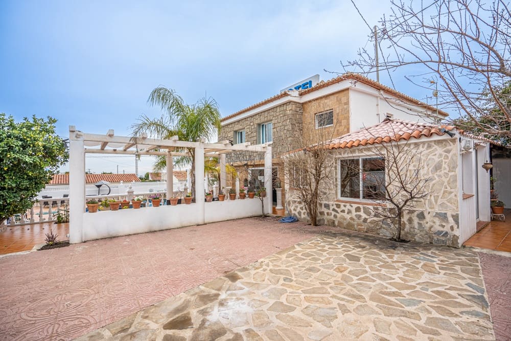 11 soverom Hotell til salgs i Calpe / Calp - € 850 000 (Ref: 9484366)
