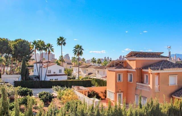 7 bedroom Villa for sale in Juzgados - Plaza de Toros, Benidorm - € 1,595,000 (Ref: 9484394)