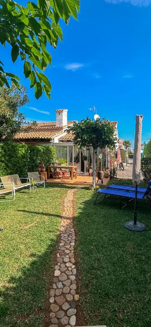 Pareado de 2 habitaciones en Dénia en venta - 295.000 € (Ref: 9484437)