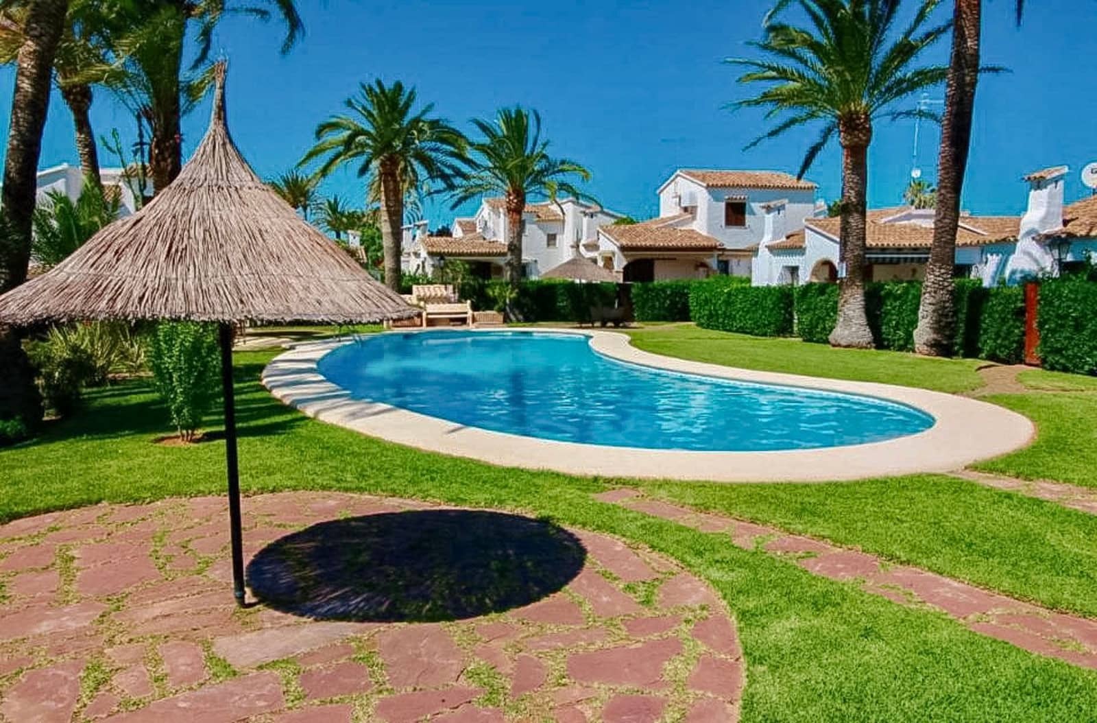 Pareado de 2 habitaciones en Dénia en venta - 295.000 € (Ref: 9484437)