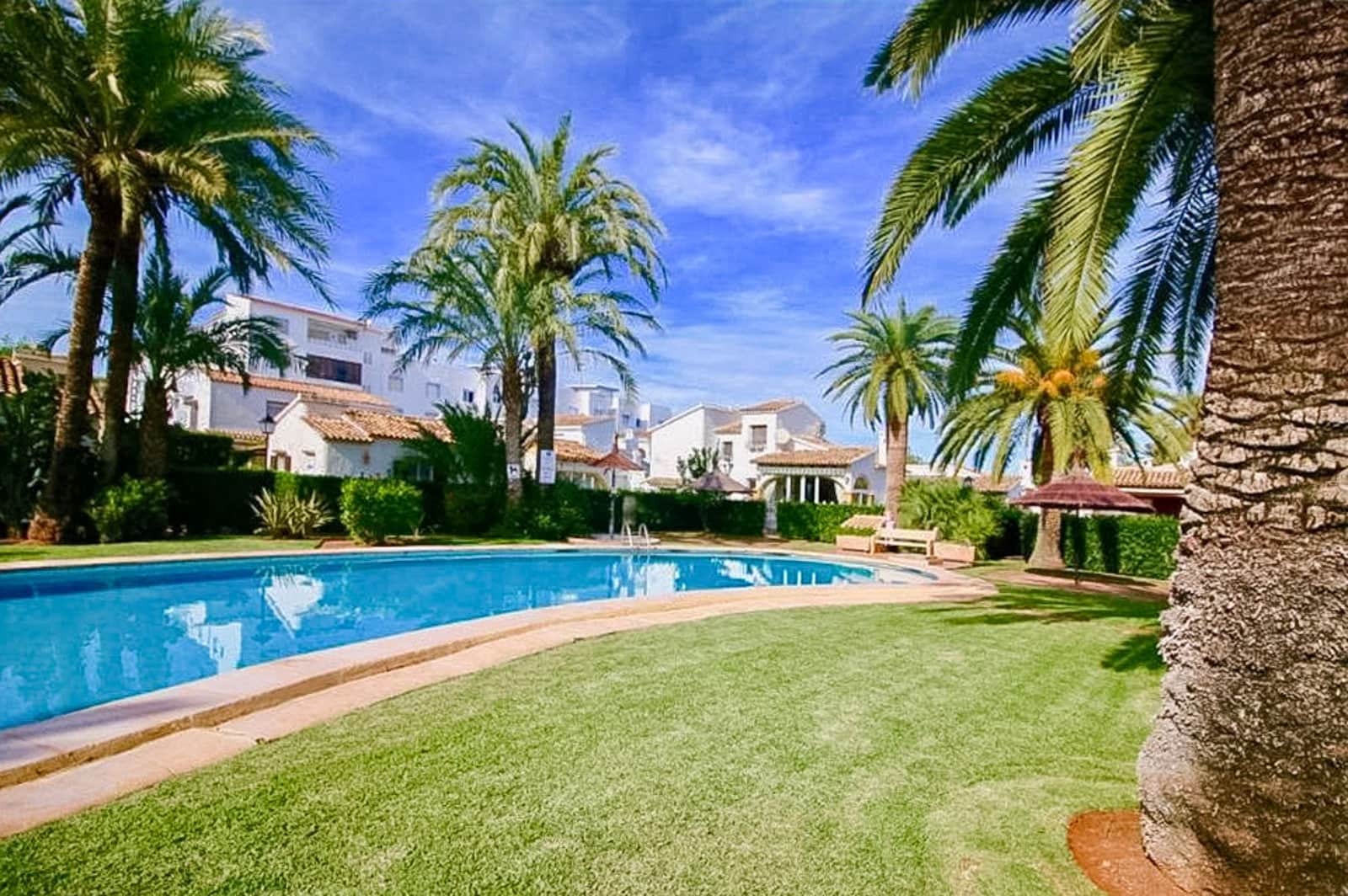 Pareado de 2 habitaciones en Dénia en venta - 295.000 € (Ref: 9484437)