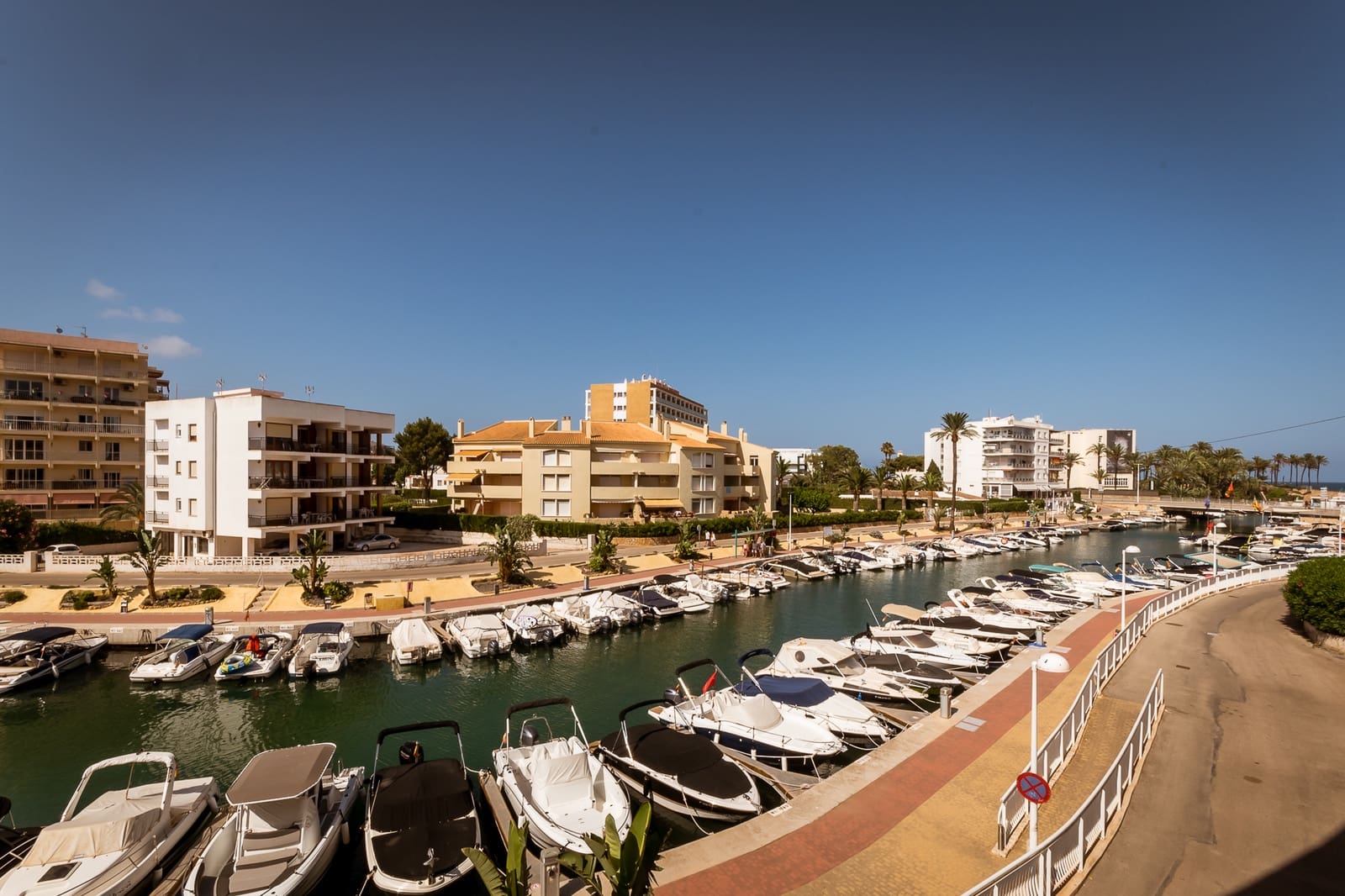 2 slaapkamer Strandappartement te koop in Arenal met garage - € 470.000 (Ref: 9484529)