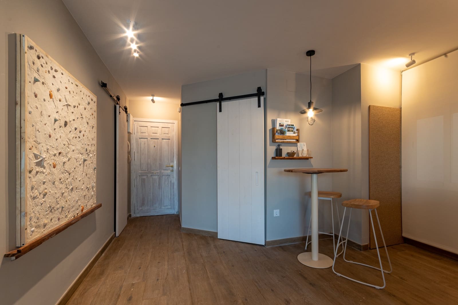 2 slaapkamer Strandappartement te koop in Arenal met garage - € 470.000 (Ref: 9484529)