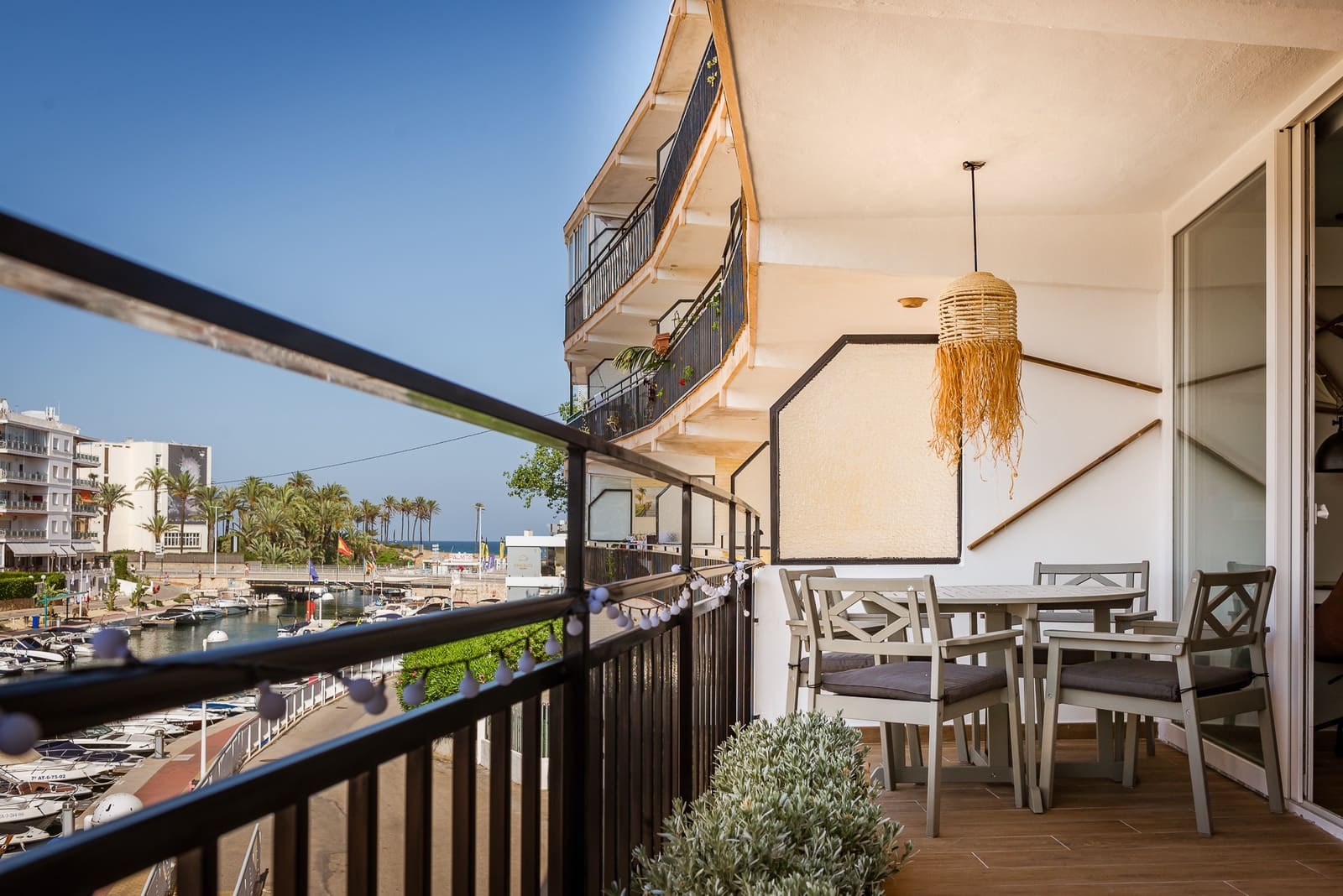 2 slaapkamer Strandappartement te koop in Arenal met garage - € 470.000 (Ref: 9484529)