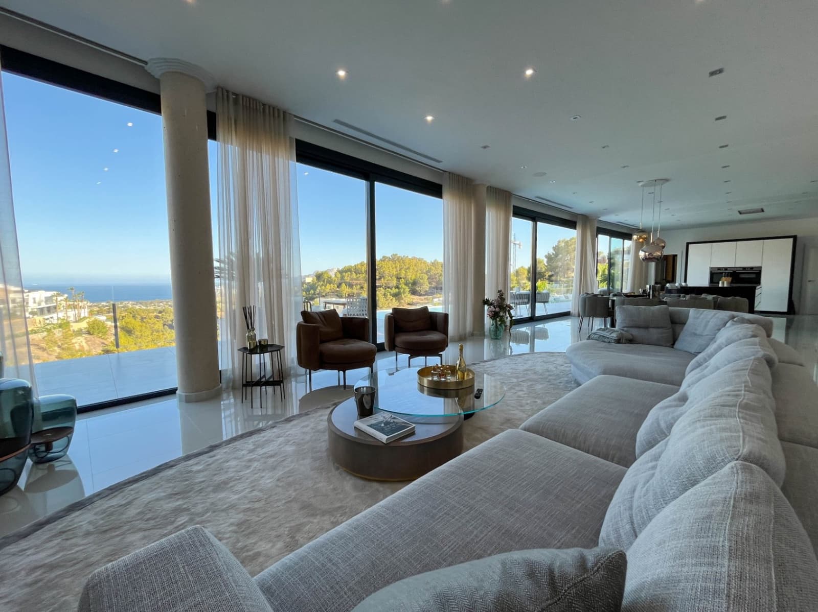 5 makuuhuone Huvila myytävänä paikassa Benissa mukana 
autotalli - 3 700 000 € (Ref: 9484569)