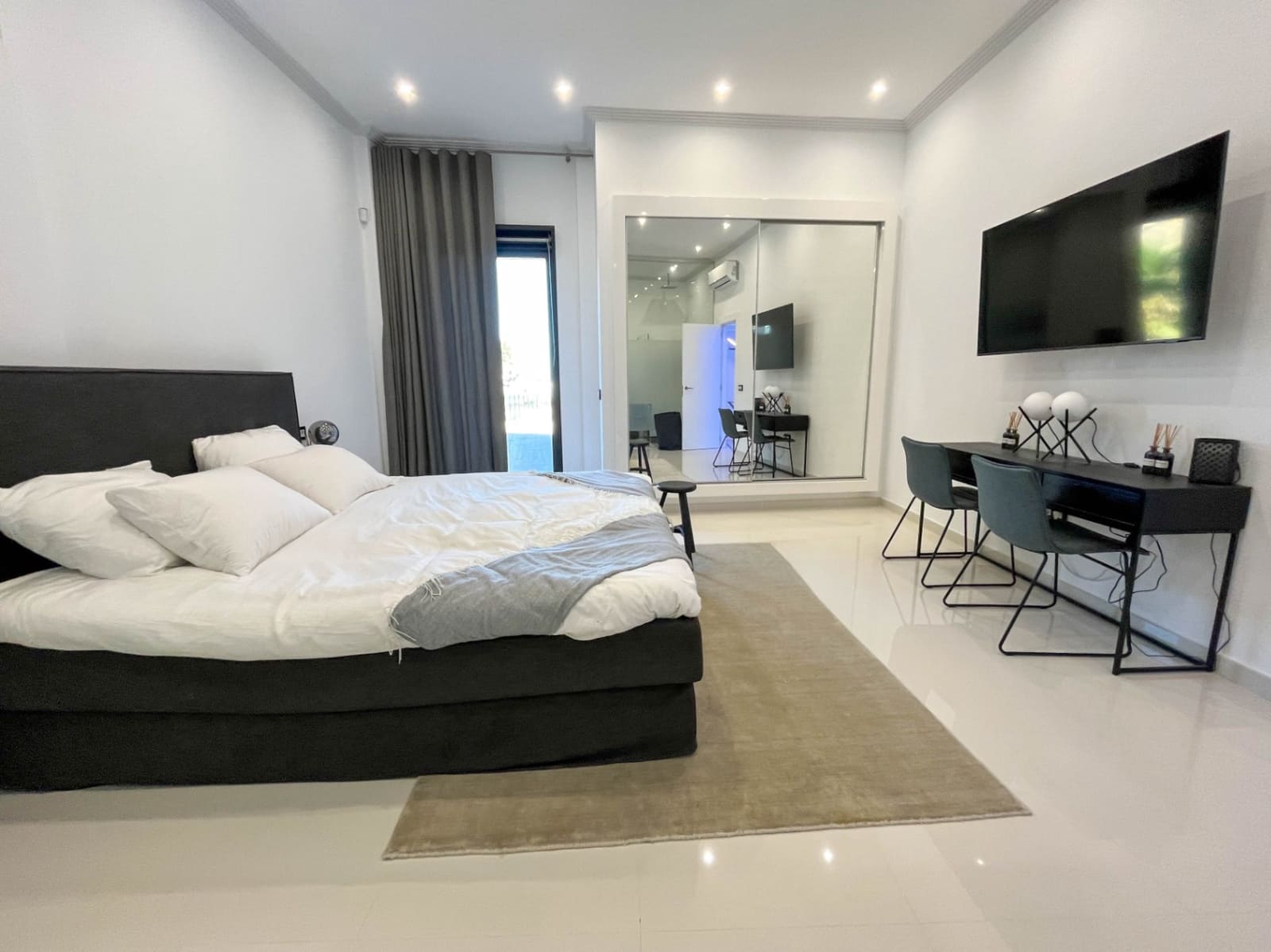 5 makuuhuone Huvila myytävänä paikassa Benissa mukana 
autotalli - 3 700 000 € (Ref: 9484569)