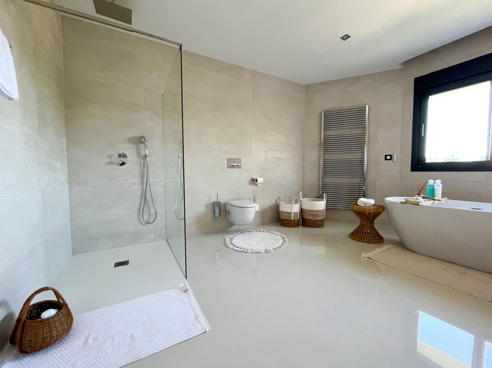 5 makuuhuone Huvila myytävänä paikassa Benissa mukana 
autotalli - 3 700 000 € (Ref: 9484569)