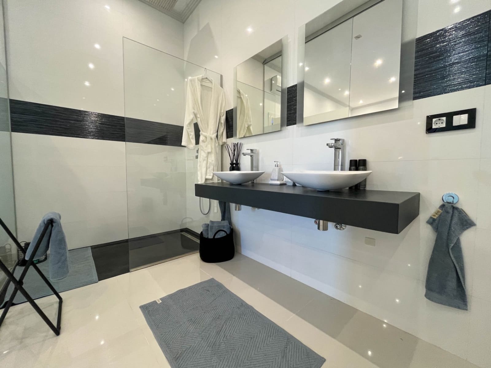 5 makuuhuone Huvila myytävänä paikassa Benissa mukana 
autotalli - 3 700 000 € (Ref: 9484569)