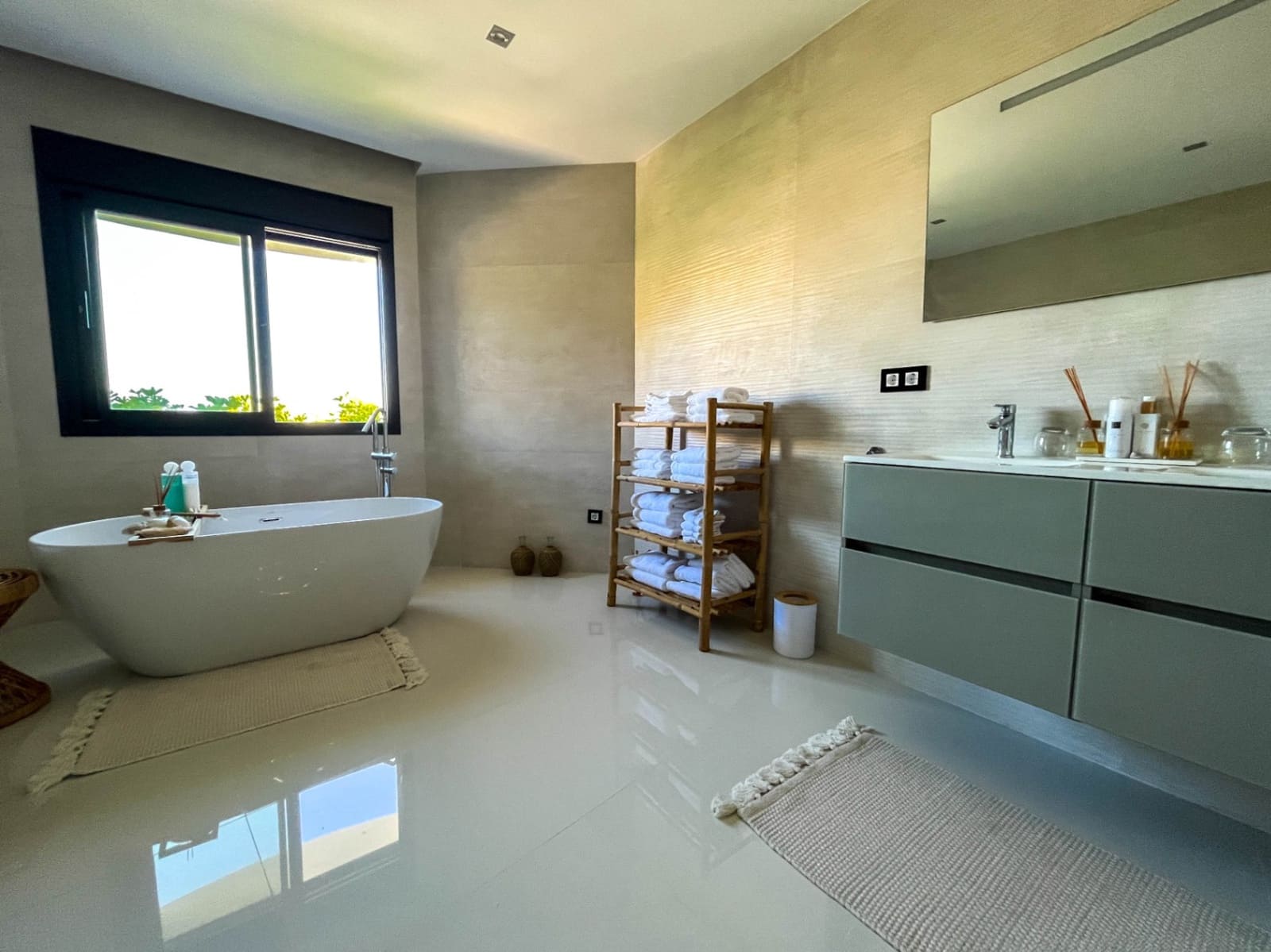 5 makuuhuone Huvila myytävänä paikassa Benissa mukana 
autotalli - 3 700 000 € (Ref: 9484569)