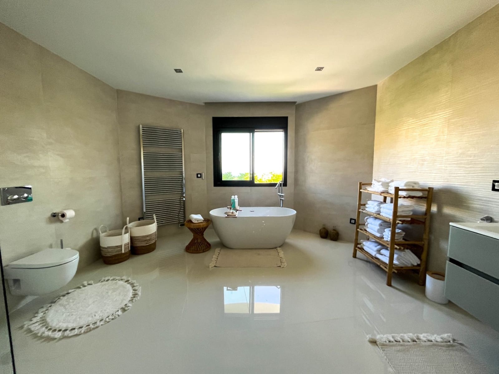 5 makuuhuone Huvila myytävänä paikassa Benissa mukana 
autotalli - 3 700 000 € (Ref: 9484569)