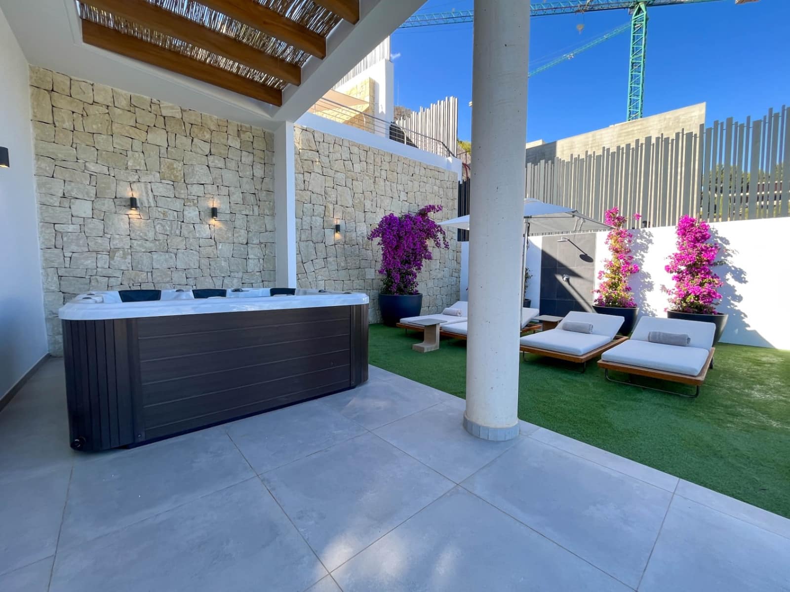 5 makuuhuone Huvila myytävänä paikassa Benissa mukana 
autotalli - 3 700 000 € (Ref: 9484569)