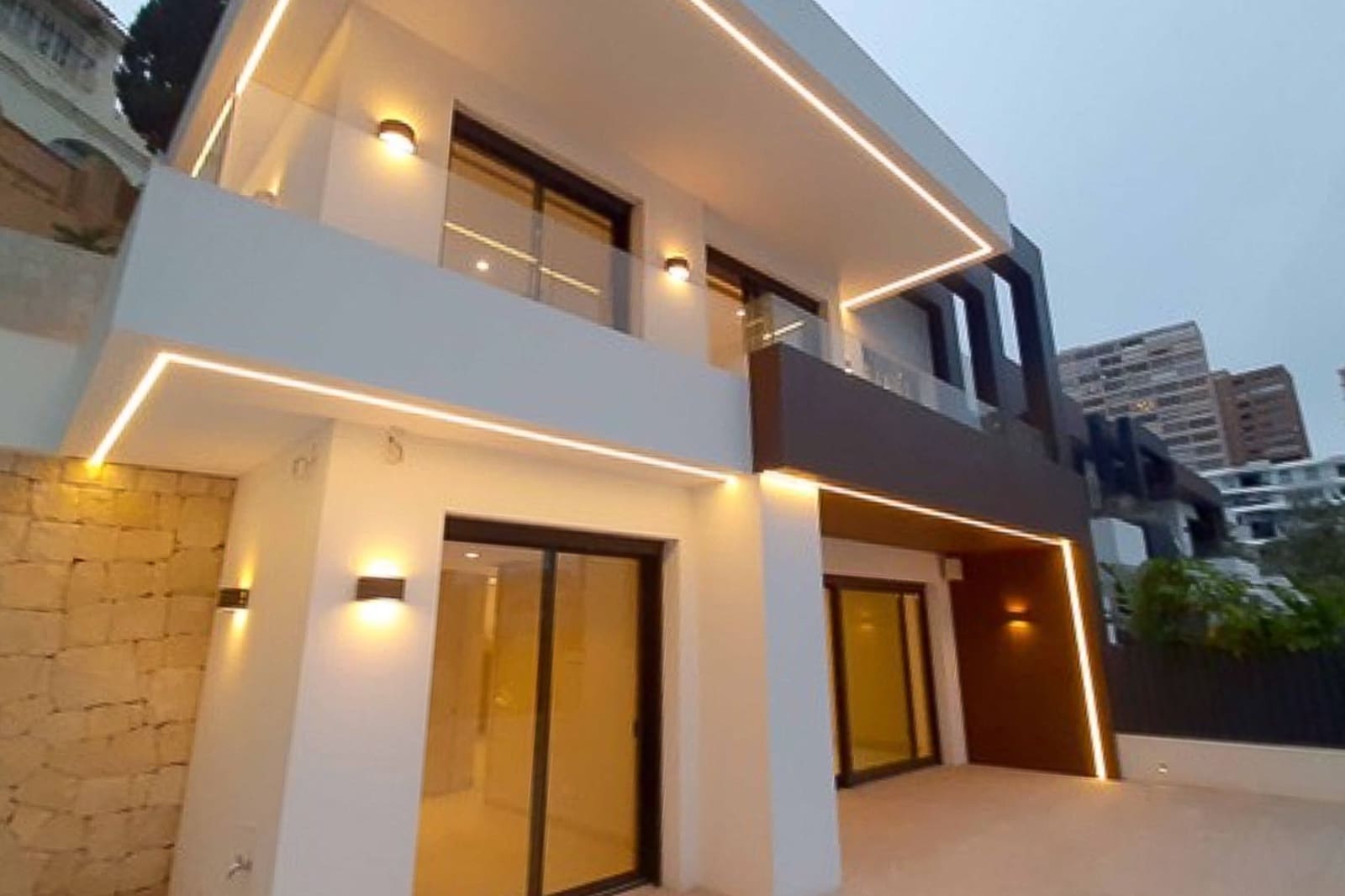 3 bedroom Semi-detached Villa for sale in Benidorm - € 1,650,000 (Ref: 9484589)