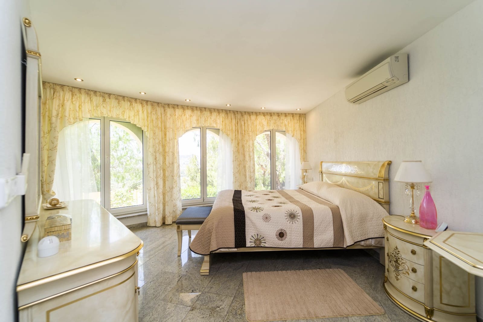 6 bedroom Villa for sale in Calpe / Calp with garage - € 2,400,000 (Ref: 9484602)