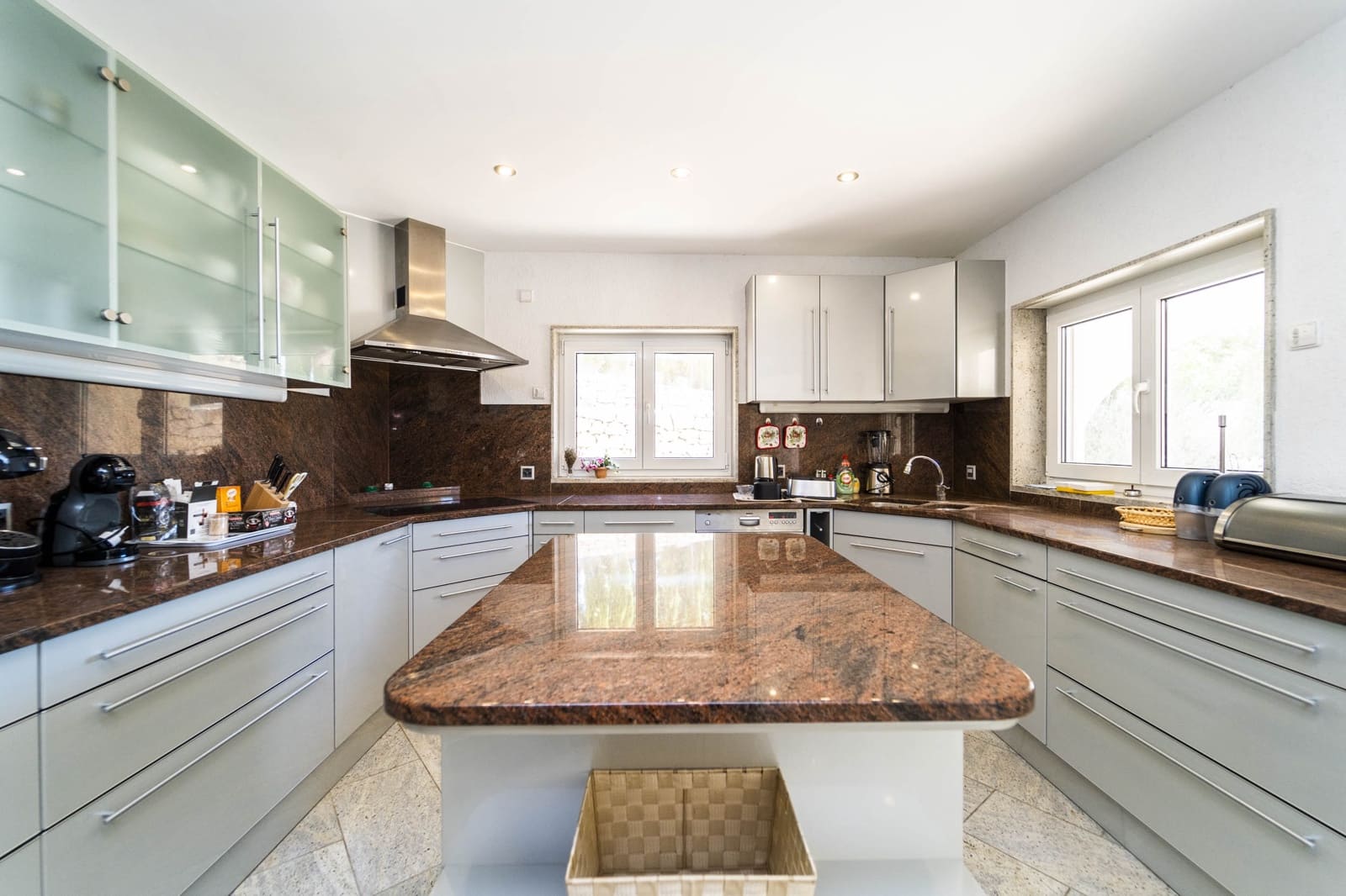 6 bedroom Villa for sale in Calpe / Calp with garage - € 2,400,000 (Ref: 9484602)