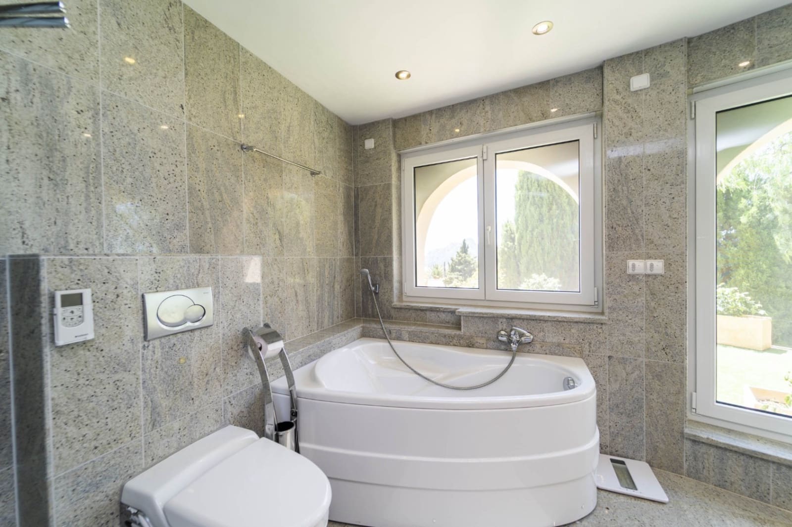 6 bedroom Villa for sale in Calpe / Calp with garage - € 2,400,000 (Ref: 9484602)