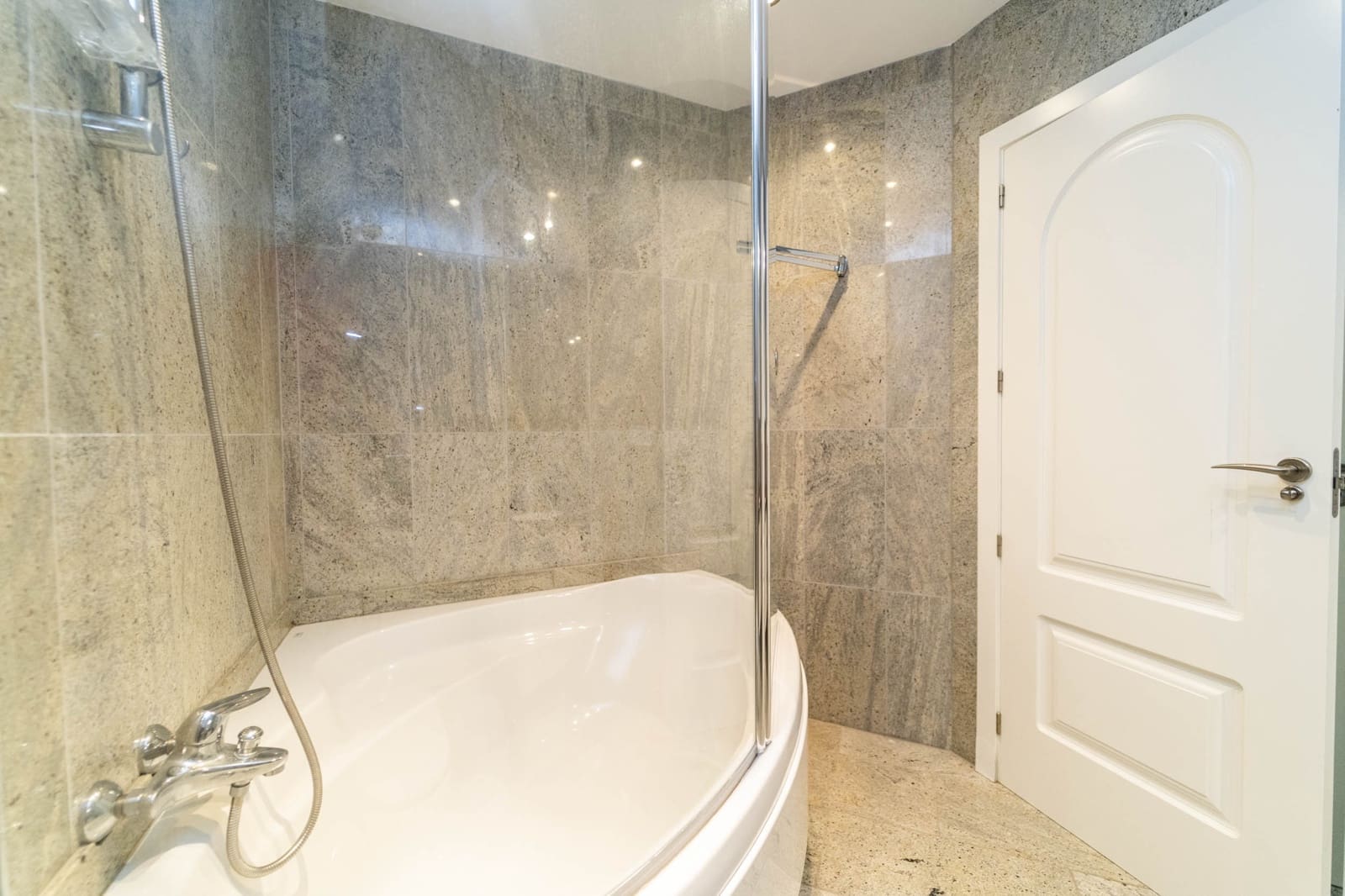 6 bedroom Villa for sale in Calpe / Calp with garage - € 2,400,000 (Ref: 9484602)