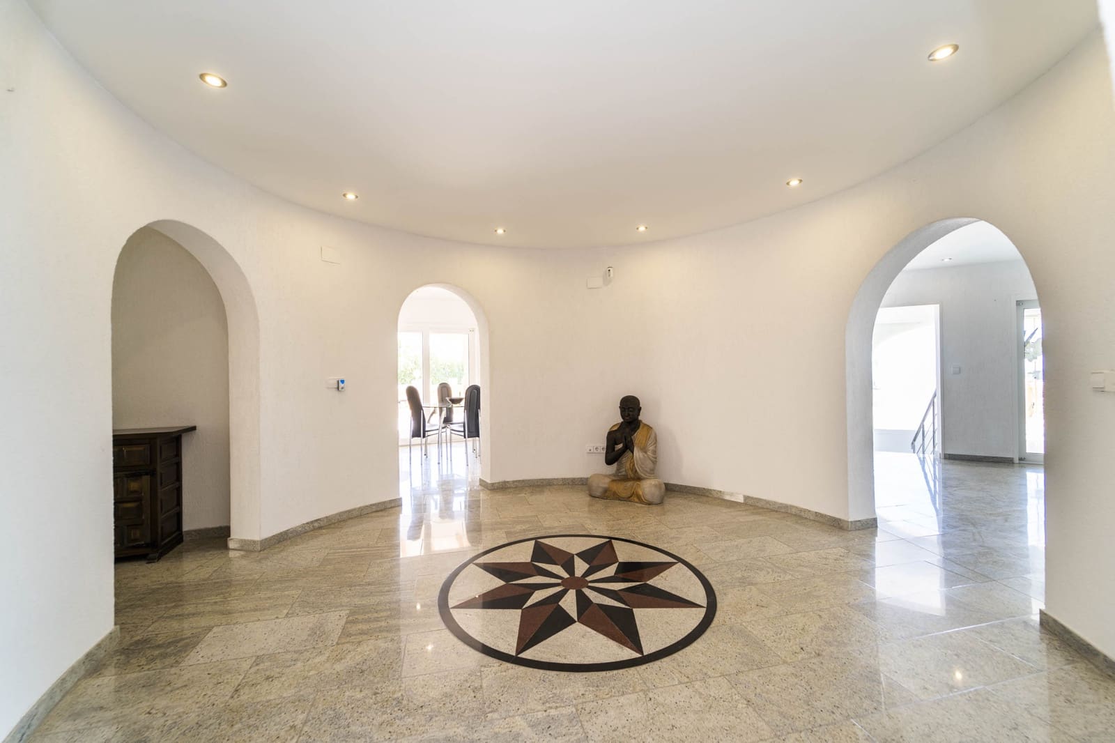 6 bedroom Villa for sale in Calpe / Calp with garage - € 2,400,000 (Ref: 9484602)