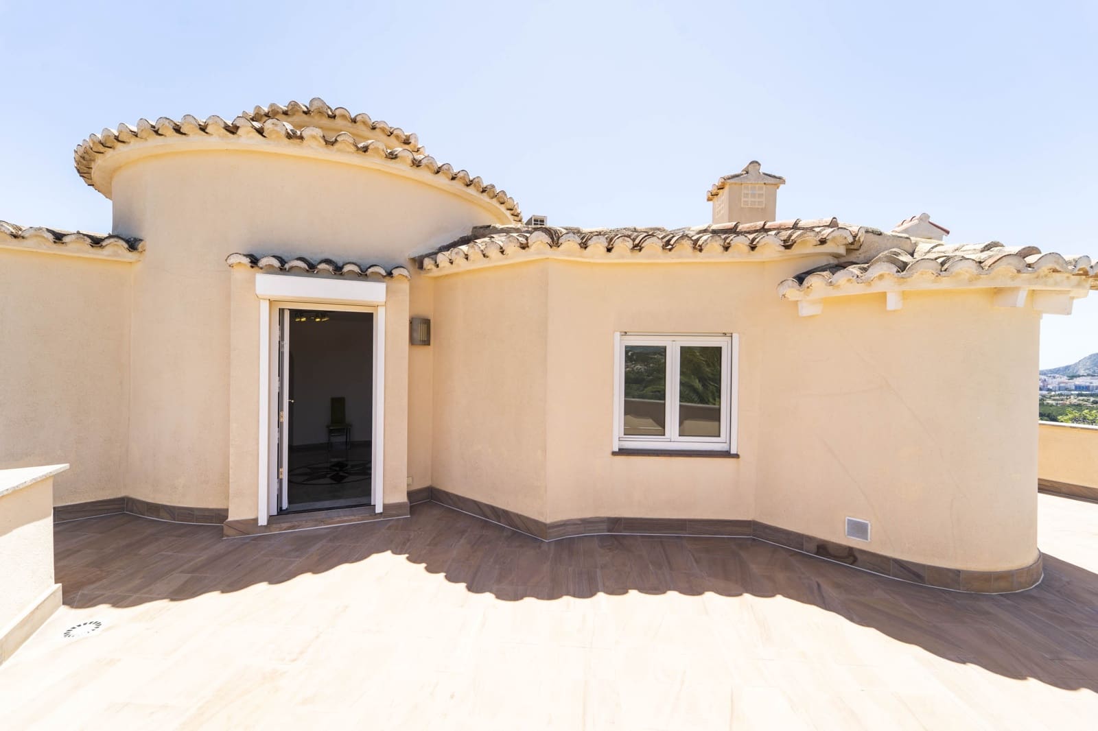 6 bedroom Villa for sale in Calpe / Calp with garage - € 2,400,000 (Ref: 9484602)