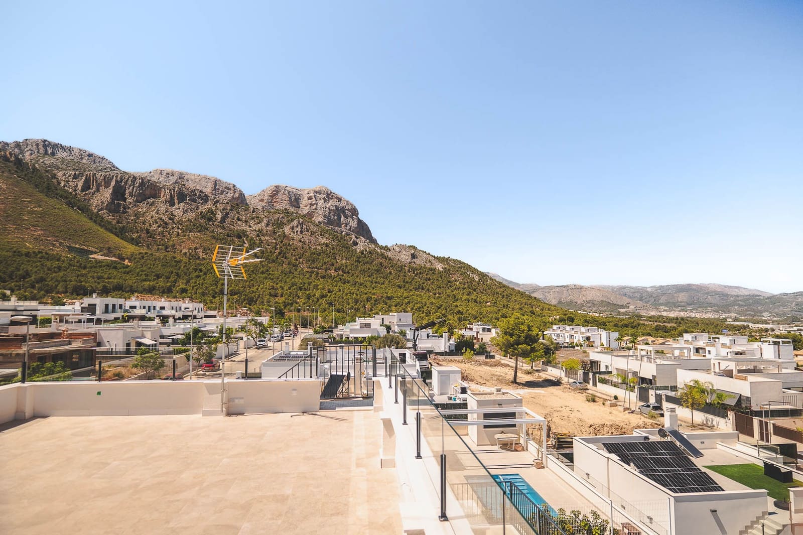 3 bedroom Villa for sale in Polop with garage - € 720,000 (Ref: 9484637)