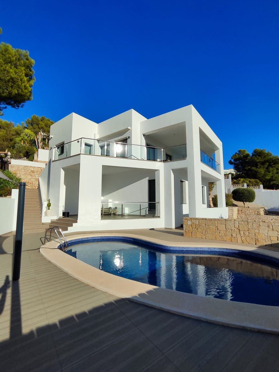 3 bedroom Villa for sale in Moraira with garage - € 1,100,000 (Ref: 9484652)