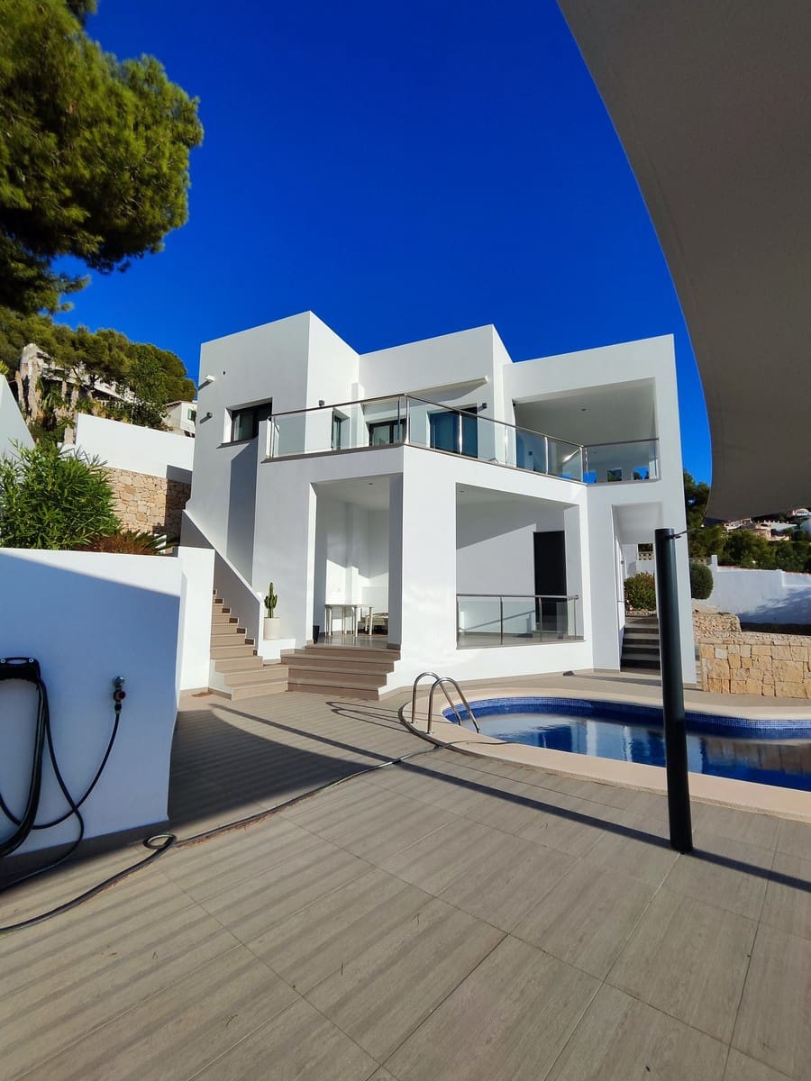 3 bedroom Villa for sale in Moraira with garage - € 1,100,000 (Ref: 9484652)