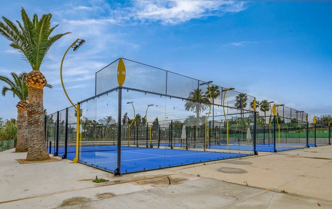 3 bedroom Business for sale in Alfaz del Pi / L'Alfas del Pi - € 1,950,000 (Ref: 9484662)