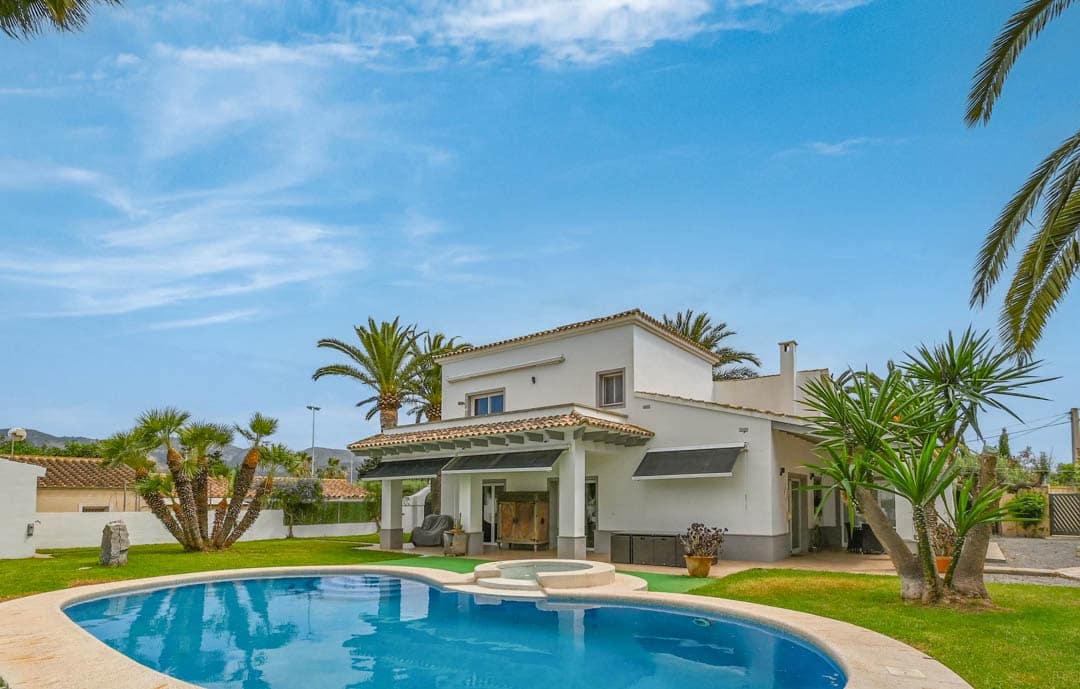 3 bedroom Business for sale in Alfaz del Pi / L'Alfas del Pi - € 1,950,000 (Ref: 9484662)