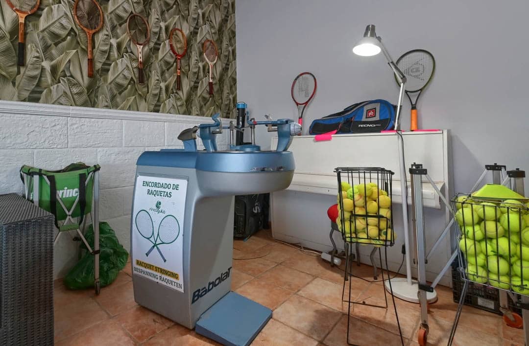 3 bedroom Business for sale in Alfaz del Pi / L'Alfas del Pi - € 1,950,000 (Ref: 9484662)