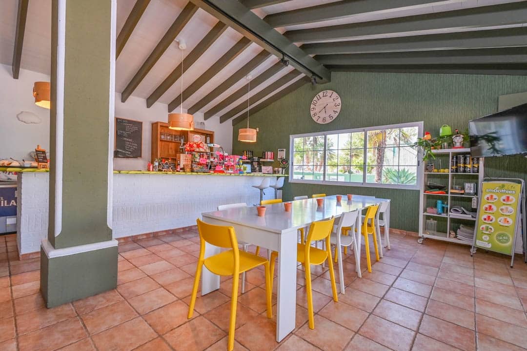 3 bedroom Business for sale in Alfaz del Pi / L'Alfas del Pi - € 1,950,000 (Ref: 9484662)