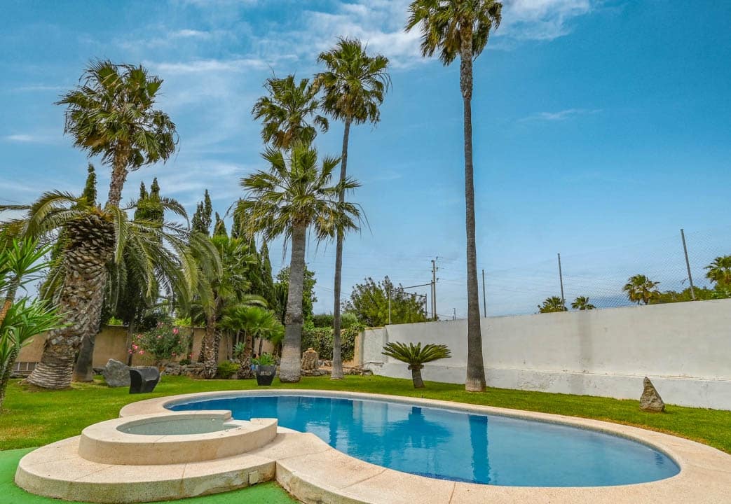 3 bedroom Business for sale in Alfaz del Pi / L'Alfas del Pi - € 1,950,000 (Ref: 9484662)