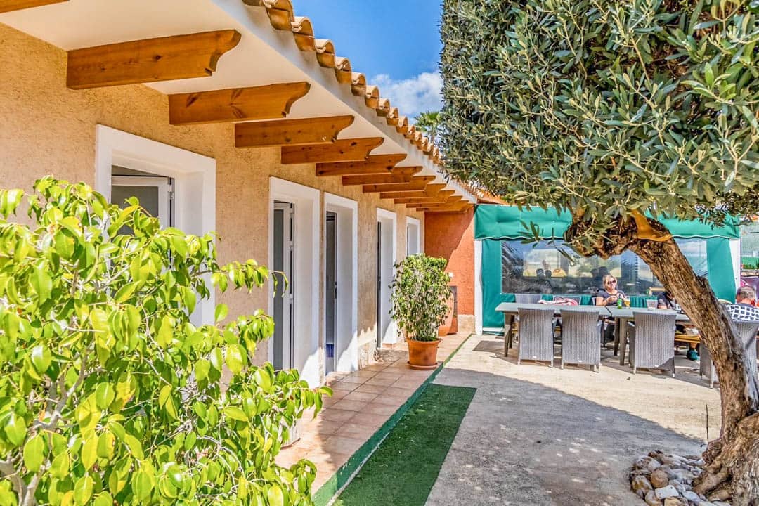 3 bedroom Business for sale in Alfaz del Pi / L'Alfas del Pi - € 1,950,000 (Ref: 9484662)