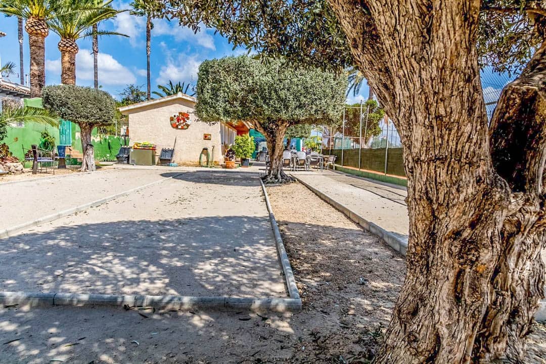 3 bedroom Business for sale in Alfaz del Pi / L'Alfas del Pi - € 1,950,000 (Ref: 9484662)