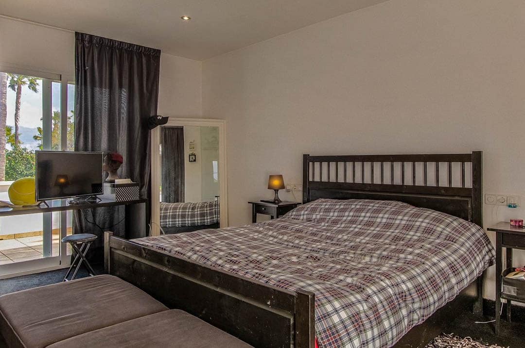 3 bedroom Business for sale in Alfaz del Pi / L'Alfas del Pi - € 1,950,000 (Ref: 9484662)