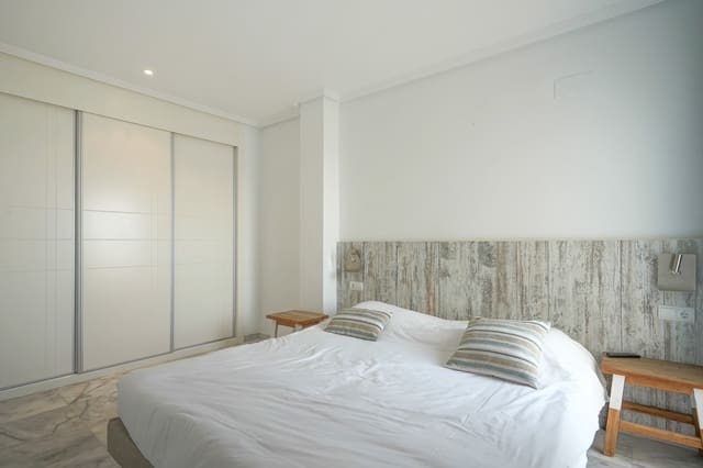 2 slaapkamer Strandappartement te koop in El Campello met garage - € 460.000 (Ref: 9484672)