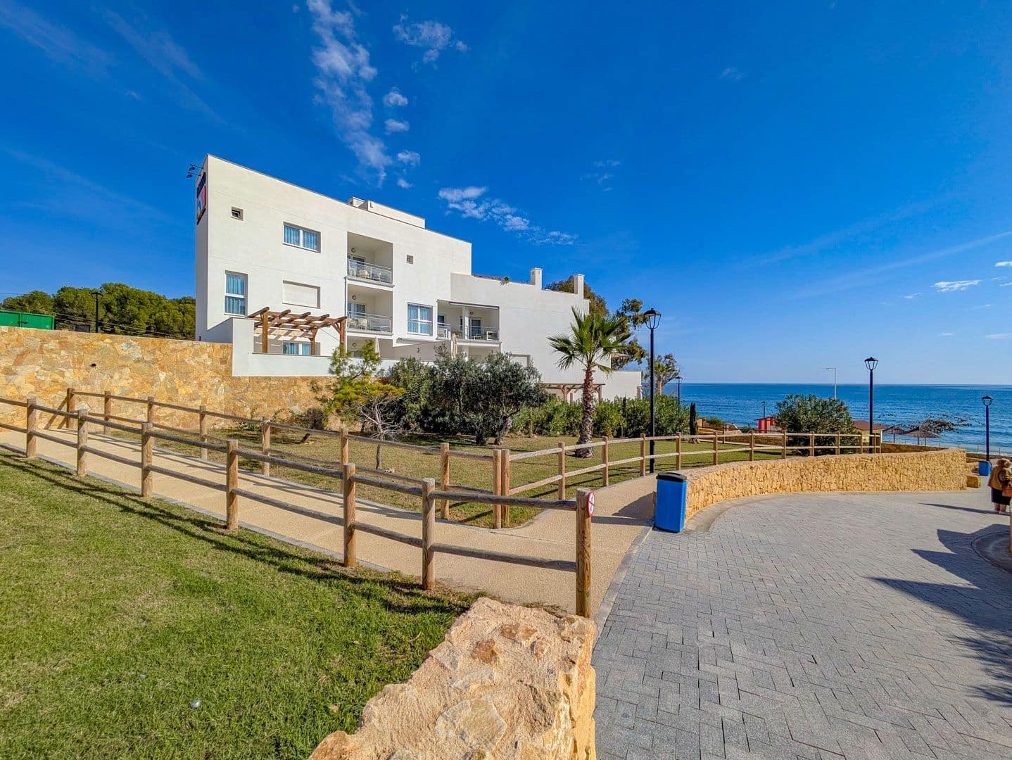 2 slaapkamer Strandappartement te koop in El Campello met garage - € 460.000 (Ref: 9484672)