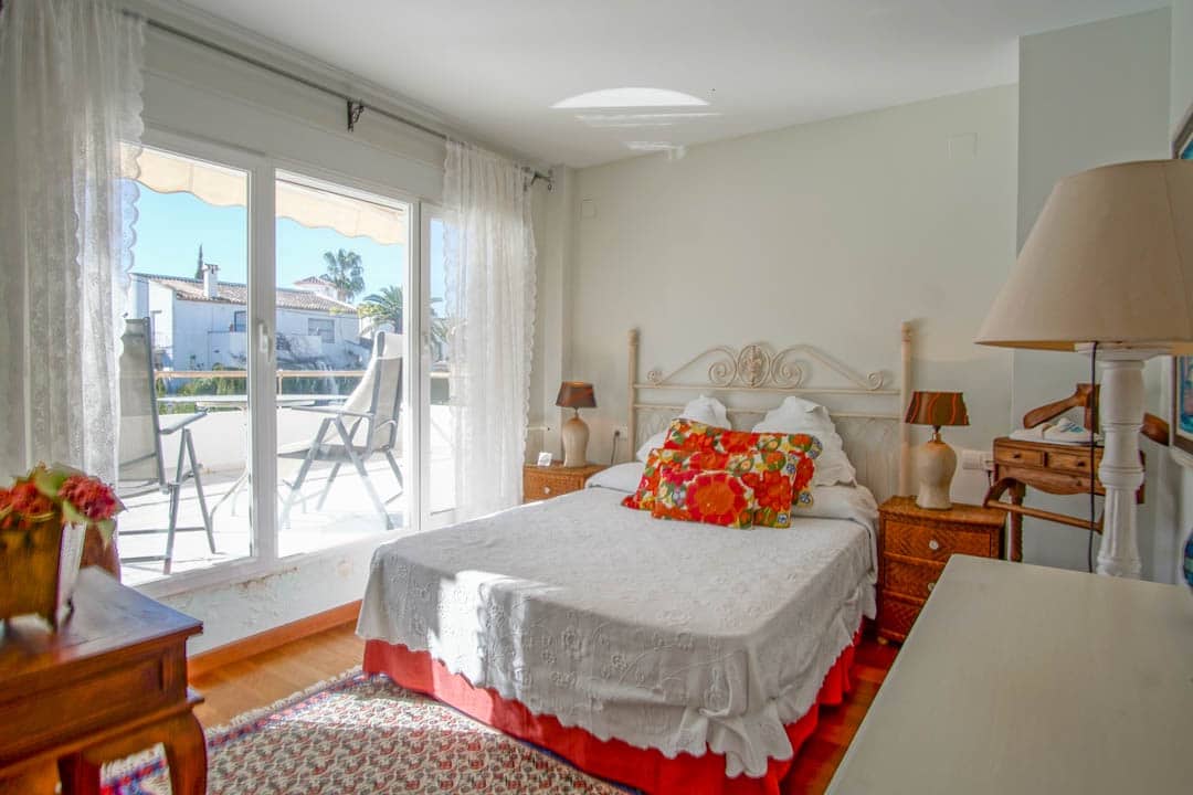 8 bedroom Villa for sale in Alfaz del Pi / L'Alfas del Pi with garage - € 3,750,000 (Ref: 9484757)