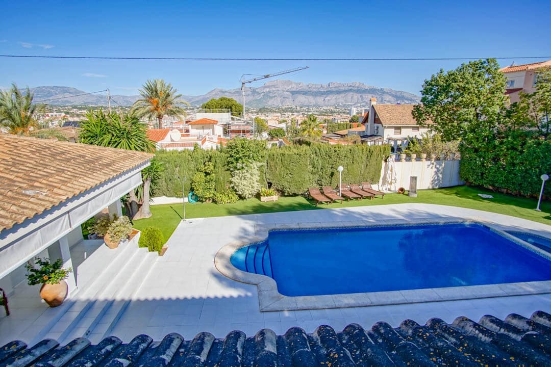 8 bedroom Villa for sale in Alfaz del Pi / L'Alfas del Pi with garage - € 3,750,000 (Ref: 9484757)