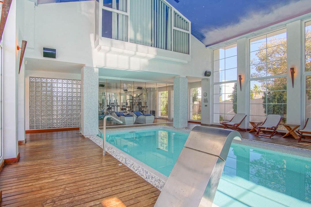 8 bedroom Villa for sale in Alfaz del Pi / L'Alfas del Pi with garage - € 3,750,000 (Ref: 9484757)