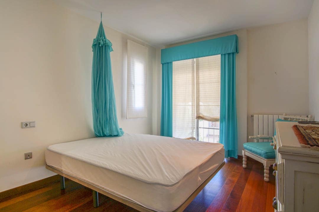 8 bedroom Villa for sale in Alfaz del Pi / L'Alfas del Pi with garage - € 3,750,000 (Ref: 9484757)