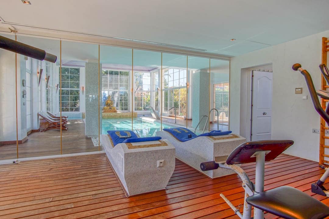 8 bedroom Villa for sale in Alfaz del Pi / L'Alfas del Pi with garage - € 3,750,000 (Ref: 9484757)