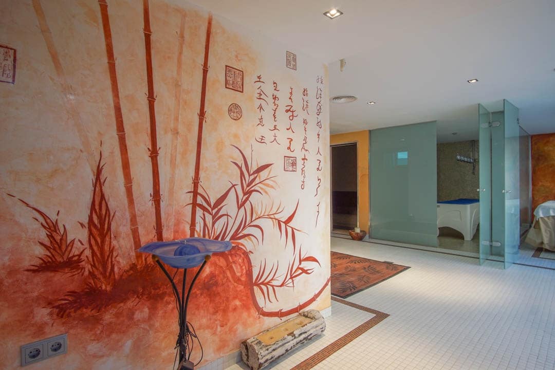 8 bedroom Villa for sale in Alfaz del Pi / L'Alfas del Pi with garage - € 3,750,000 (Ref: 9484757)