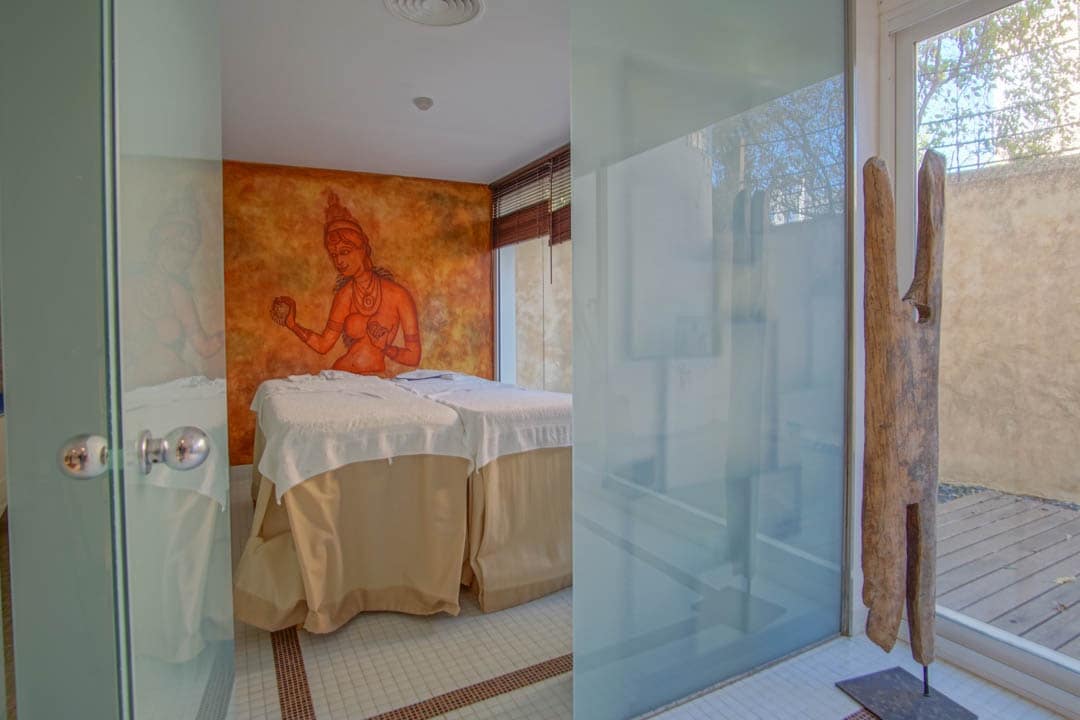 8 bedroom Villa for sale in Alfaz del Pi / L'Alfas del Pi with garage - € 3,750,000 (Ref: 9484757)