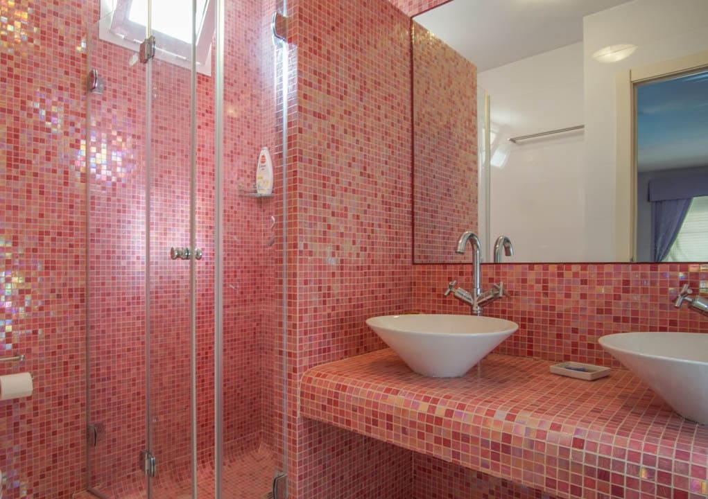 8 bedroom Villa for sale in Alfaz del Pi / L'Alfas del Pi with garage - € 3,750,000 (Ref: 9484757)