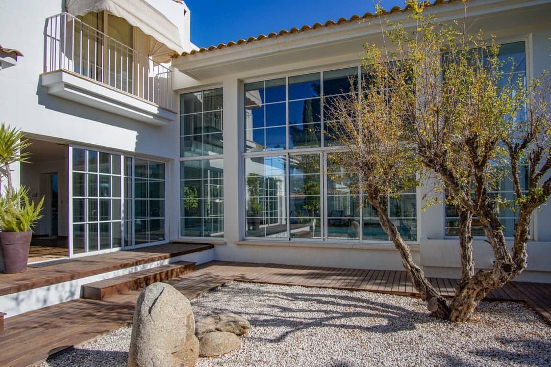 8 bedroom Villa for sale in Alfaz del Pi / L'Alfas del Pi with garage - € 3,750,000 (Ref: 9484757)